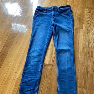 Size 0 Abercrombie and Fitch skinny jeans